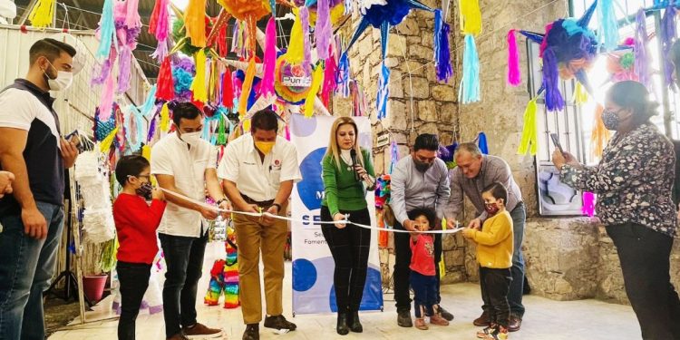Inauguran el 7 Festival de La Piñata en Plaza Comercial Allende
