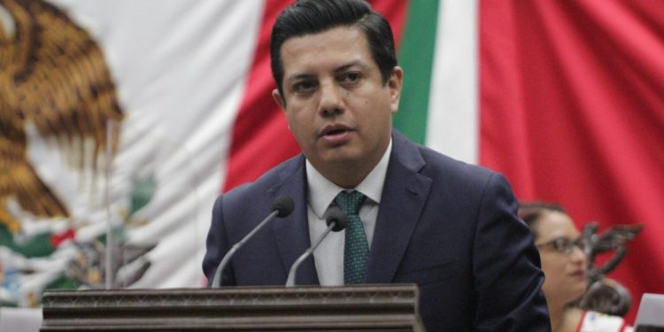 Van 3 años de naufragio en México: Oscar Escobar