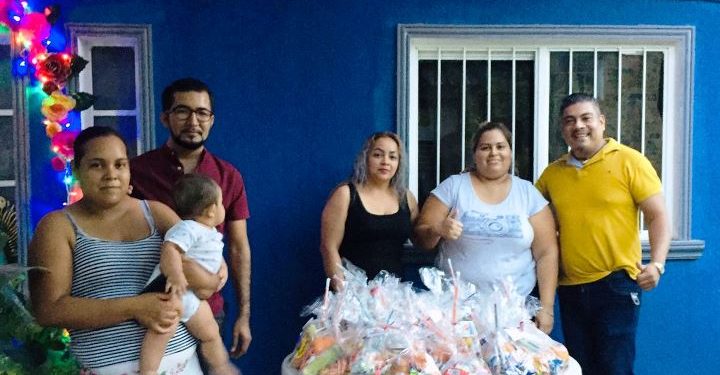 Con el apoyo de Blanca Álvarez y Paco Huacus miembros del PRD celebran fiestas decembrinas