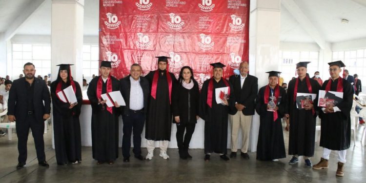 Concluyen licenciatura en derecho 7 personas privadas de su libertad