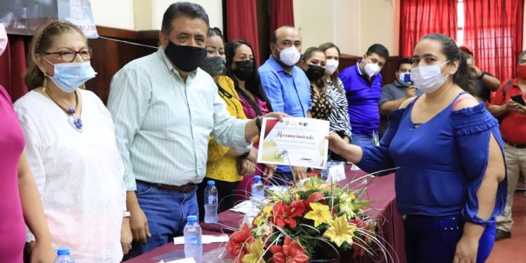 Remesas fortalecen economía de Apatzingán