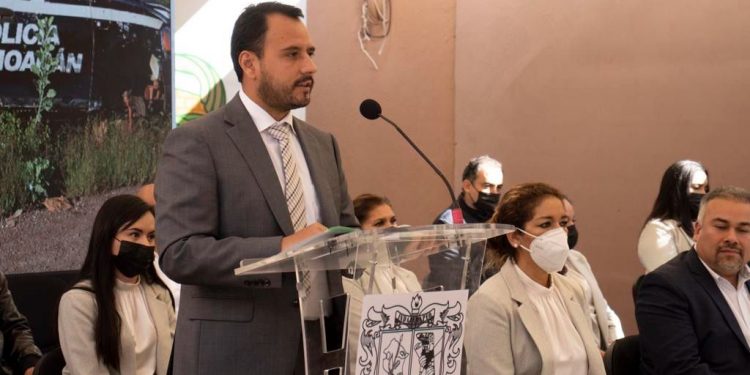 100 de servir a Indaparapeo para hacer y renacer: Erick Magaña