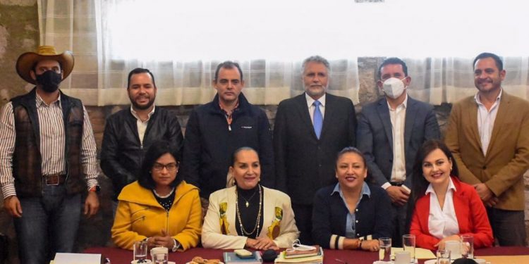 Se reúnen diputados con el Secretario de Comunicaciones y Obras Públicas para analizar presupuesto para el 2022