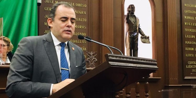 Presenta Balta Gaona iniciativa para tipificar como delito el cobro de cuotas en el sector educativo