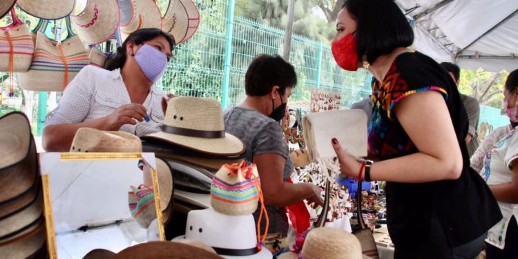 Invita la diputada Adriana Hernández a apoyar la economía de artesanos y artesanas