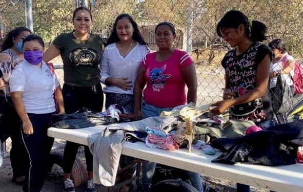 Julisa Farias Regidora de Parácuaro visita del migrante en Antúnez