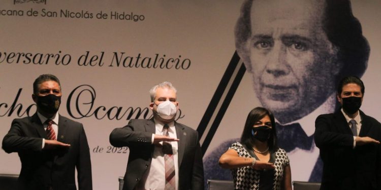 Convoca Bedolla a funcionarios a trabajar por el bienestar colectivo, reto que legó Melchor Ocampo