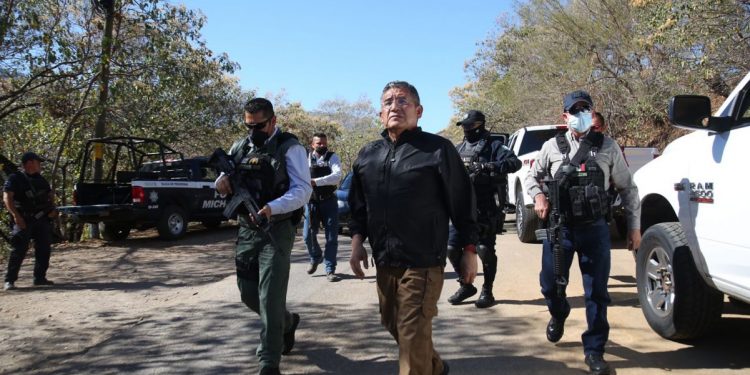 Ortega Reyes supervisa Bases de Operaciones Interinstitucionales en la carretera Coalcomán-Tepalcatepec
