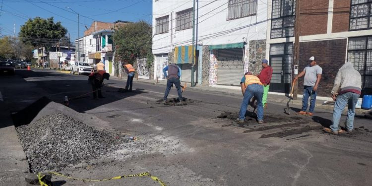 Avanzan trabajos de mejoramiento de calle Francisco J. Mújica