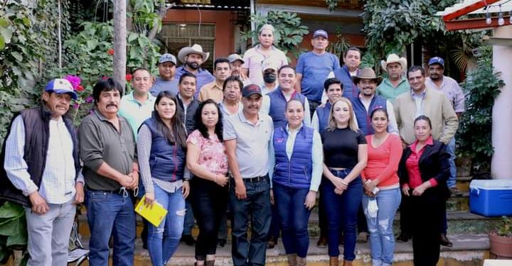 Julieta Gallardo se reúne con liderazgos de Penjamillo y acuerdan trabajo conjunto por la región