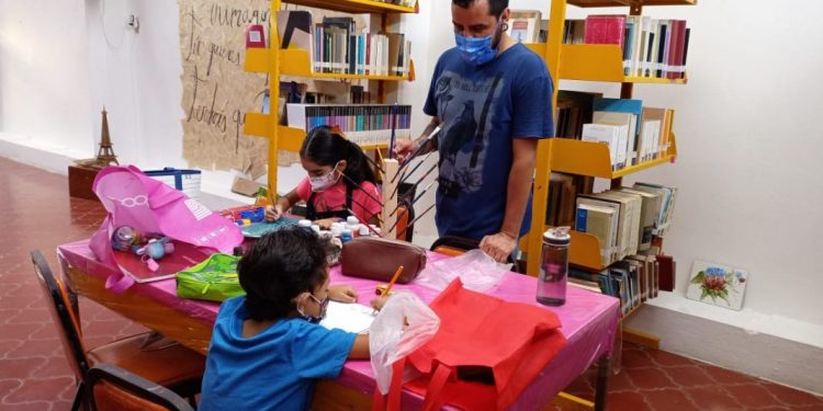 Fomentan la lectura en la biblioteca Benito Juárez