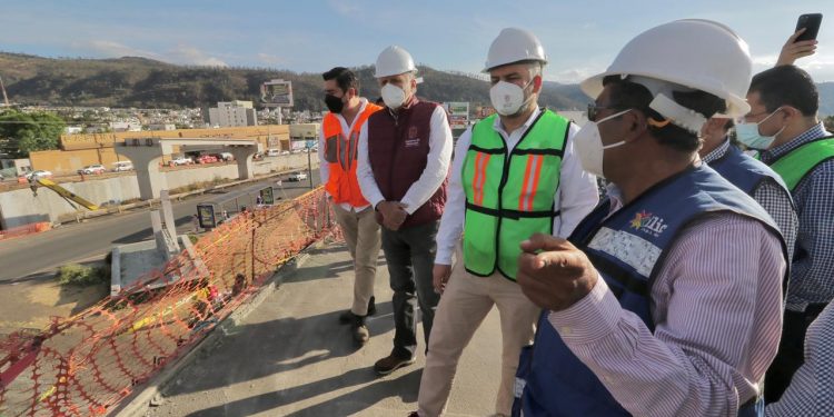 Supervisa Bedolla avances en construcción de distribuidores viales en Morelia