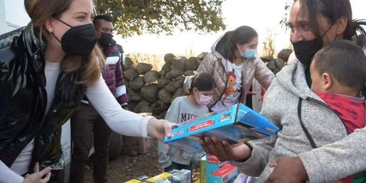 DIF Morelia recibe regalos de los Reyes Magos para entregar a niñas y niños