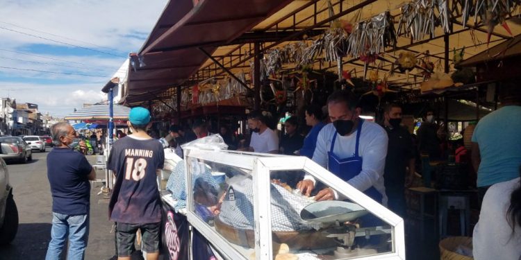 A cuatro meses de su gobierno Arturo Estrada califica bien en Quiroga