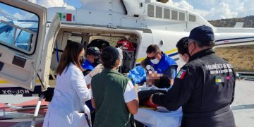 SSP traslada en helicóptero a persona para atención médica especializada