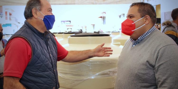 Tarímbaro realiza 4ta entrega de tinacos con subsidio del 50%