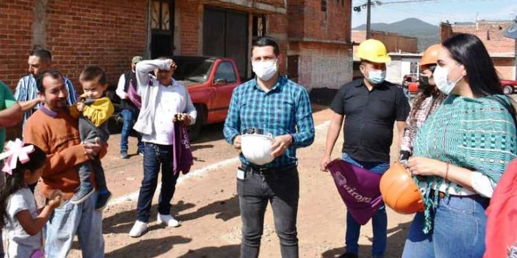 Alcalde de Quiroga inicia obra de pavimentación en el sector San Isidro