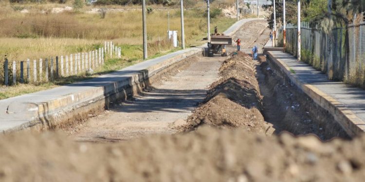 Avanza rehabilitación de concreto y alumbrado en la Av. Erandeni de Tarímbaro