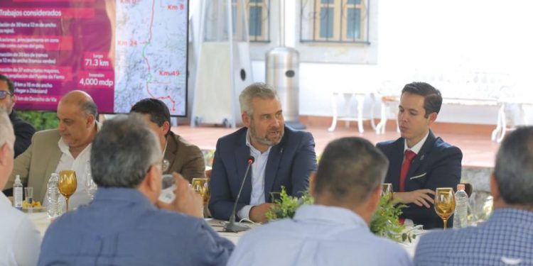 Bedolla acuerda con sector productivo gestionar modernización de la autopista Zitácuaro-Maravatío