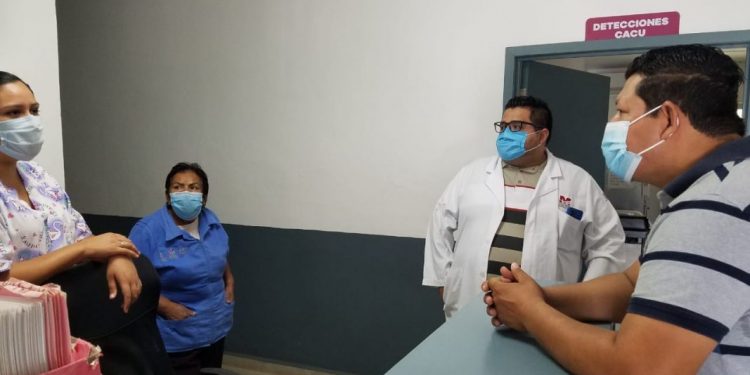 Jefe de tenencia de Antúnez visita Centro de Salud para conocer necesidades y promover gestiones