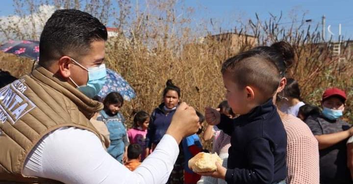 Víctor Zurita celebra con niñas y niños la llegada de Los Reyes Magos