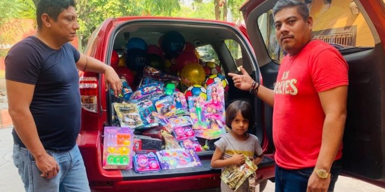 Miembros del PRD concluyen entrega de juguetes en Apatzingán; Cristian Andrey Gómez Sosa