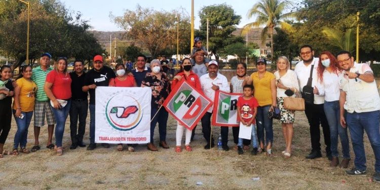 Sectores  priistas de Apatzingán se unen para llevar alegría  a infantes