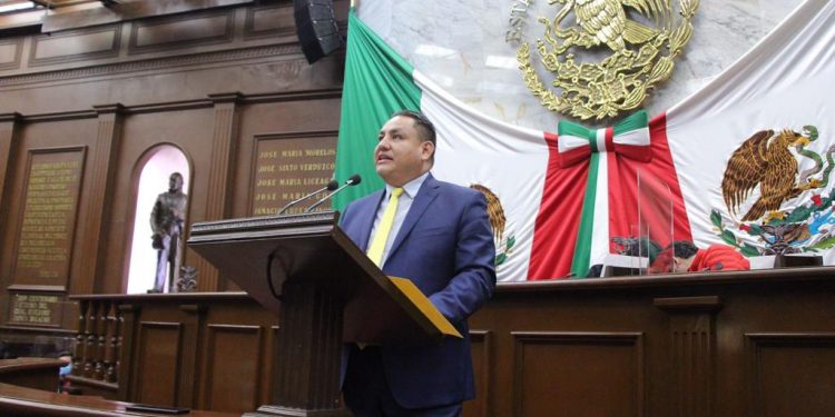 Verificación vehicular, nuevo ataque a la economía familiar: Víctor Manríquez