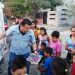 El doctor Chuma da continuidad a su labor social de mugiquense y entrega regalos a infantes