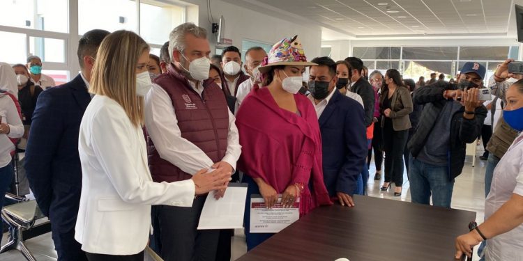 Apuesta Mónica Valdez por garantizar servicios de salud de calidad