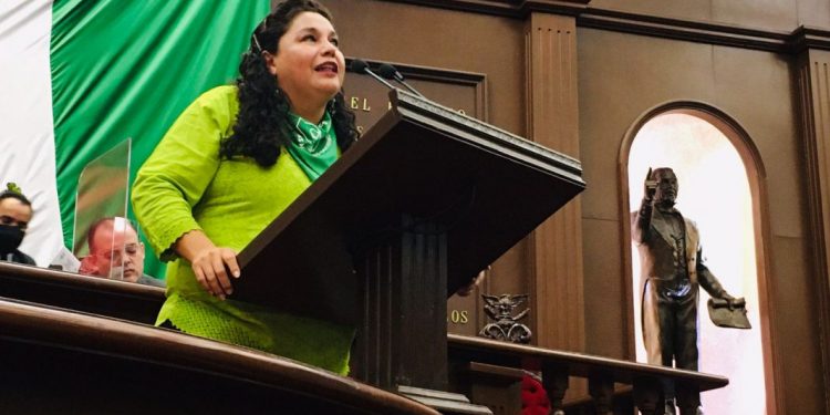 Congresistas mostraron incapacidad política para debatir un tema complejo pero necesario para las mujeres: Gaby Cázares