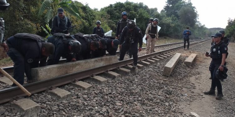 Libre el tránsito del tren en la comunidad de Caltzontzin: SSP