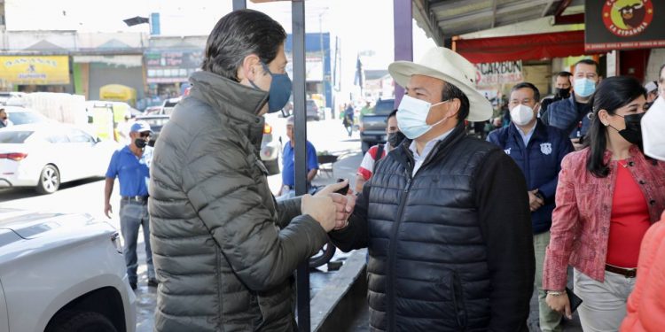 Locatarios y Gobierno Municipal van por el ordenamiento del Mercado de Abastos