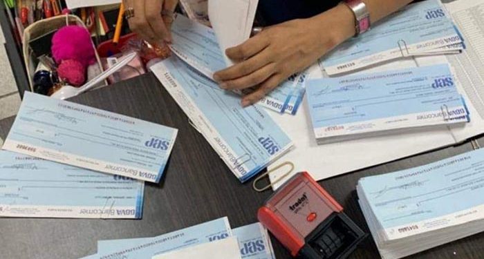 SEE mantiene pagos al corriente y entrega compensación a maestros