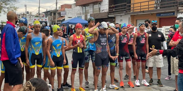 Avanzan triatletas de IMCUFIDE a Regional de JN Conade 2022