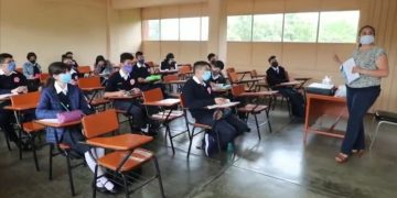 Reconoce Gobierno de Michoacán compromiso de docentes en las aulas