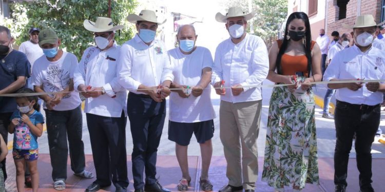 Inaugura Bedolla obras por 2 mdp en Huetamo