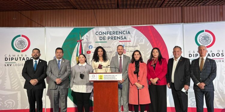 Exigen Diputados Federales de Va X México resolver problema del aguacate