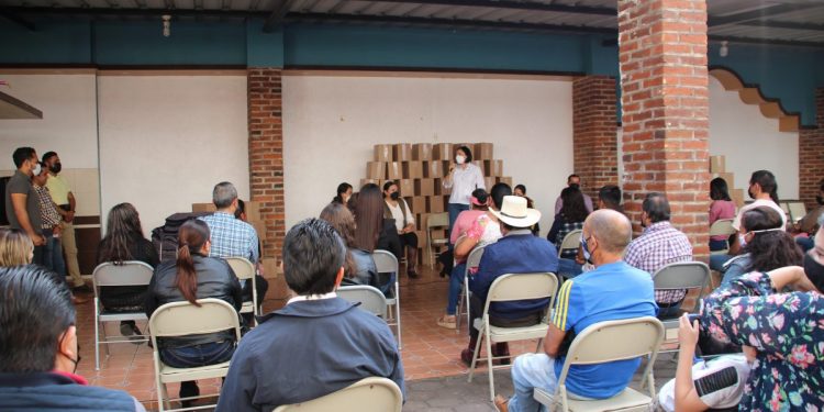 Arropa militancia priista de Jacona a la Diputada Adriana Hernández