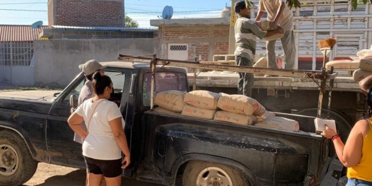 Blanca Álvarez inicia entrega de materiales para la construcción en Apatzingán