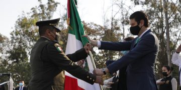 Encabeza Alfonso Martínez izamiento y acto conmemorativo de la Bandera Nacional