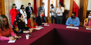 Magisterio y autoridad deben buscar puntos de coincidencia en favor de la educación: Belinda Hurtado