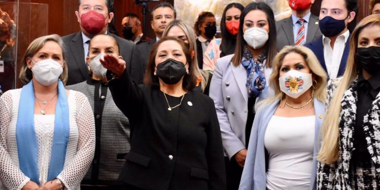 Designan diputados a Rocío Pineda Gochi, como secretaria de administración y finanzas del Congreso del Estado