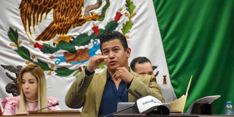 Fundamental la asesoría a adultos mayores para acceso a programas sociales: Víctor Zurita