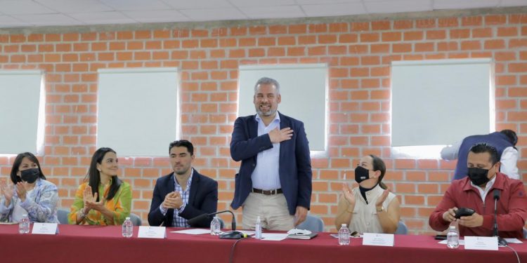 Gobierno de Michoacán no dejará solos a los municipios para preservar la paz: Bedolla