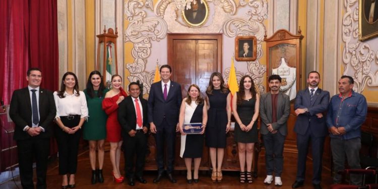 Entrega Alfonso Martínez “Llaves de la Ciudad” a ministra Loretta Ortiz Ahlf