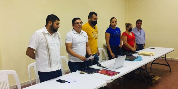 Toma protesta directiva de la Asociación de Purificadoras de Apatzingán