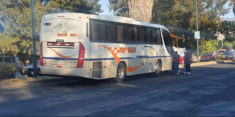 Con presencia policial y diálogo, manifestantes retiran bloqueo en Morelia