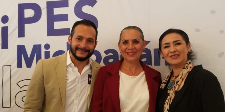 Ciudadanos aplauden y apoyan participación política y social de Elvira Loya y conocidos líderes sociales