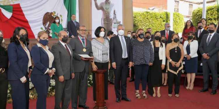 Llama Bedolla a cerrar filas por la justicia de mayorías sociales y sectores desprotegidos